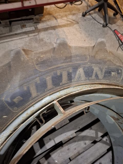 Image 2/4
