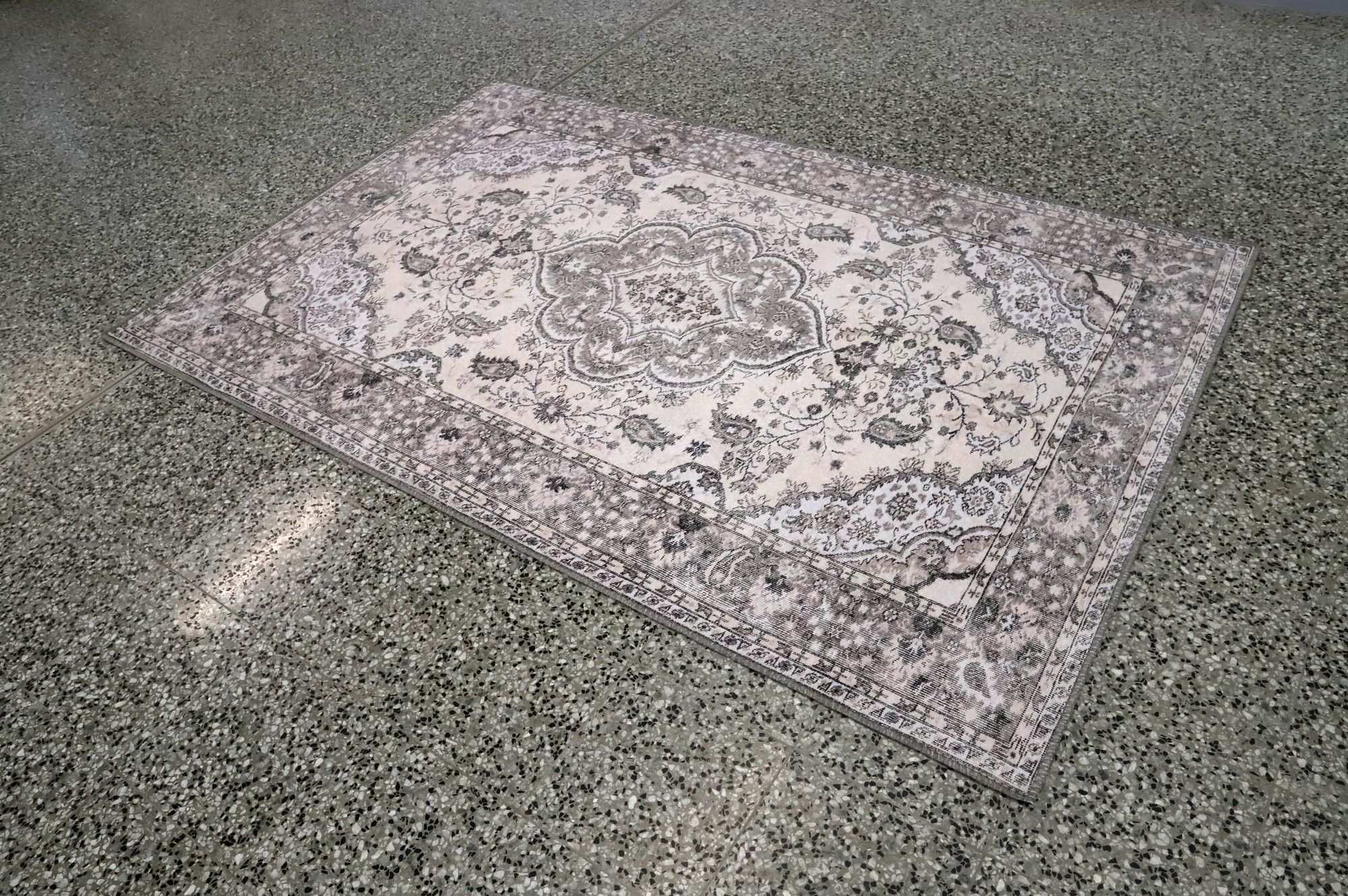 Image 2/6
