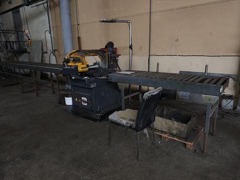 Image 1/8
