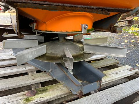 Image 4/8