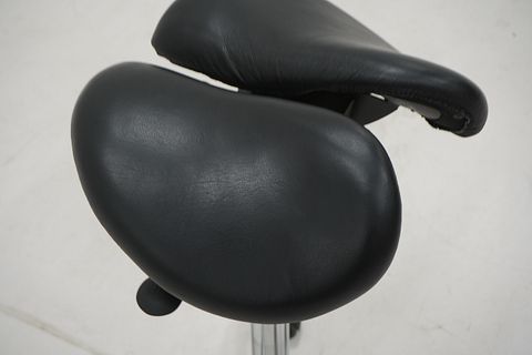 Image 4/6