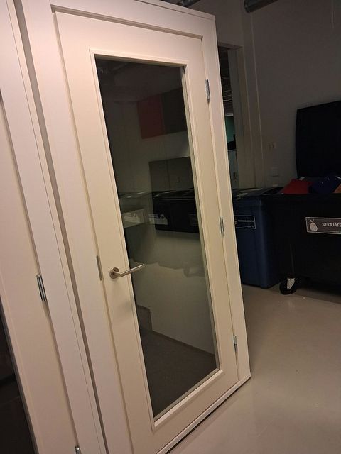 Image 1/8