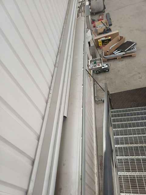 Image 2/4