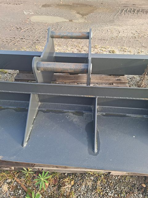 Image 2/5