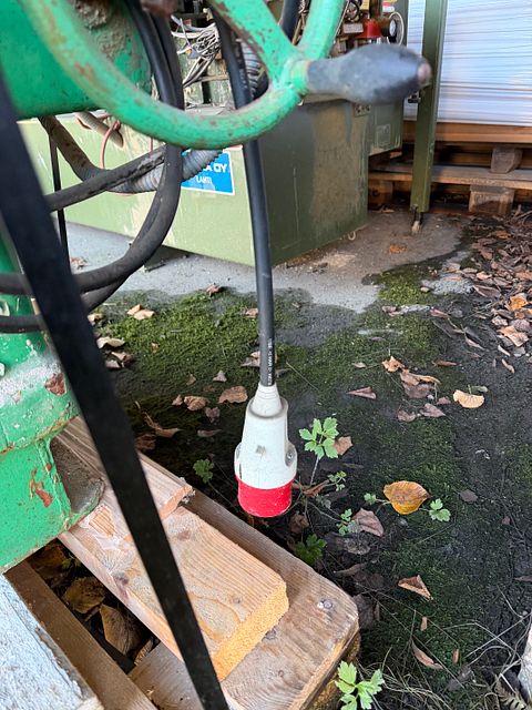 Image 3/12