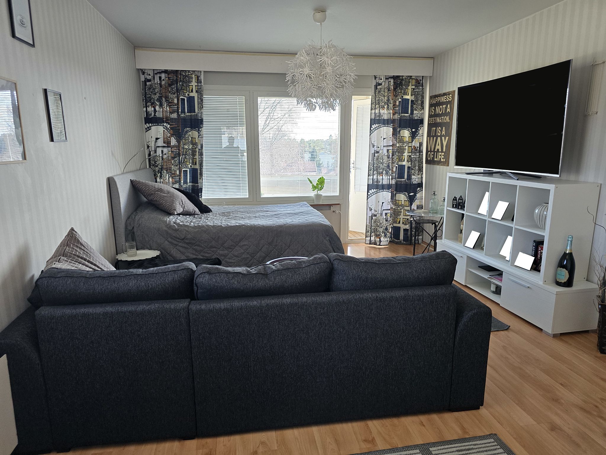 Image 3/15