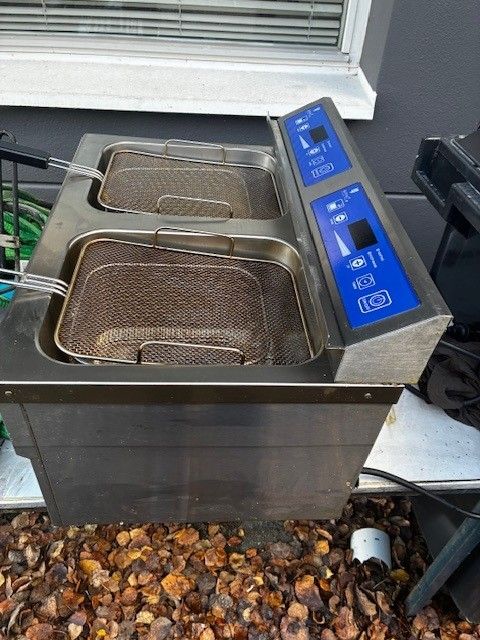 Image 2/12