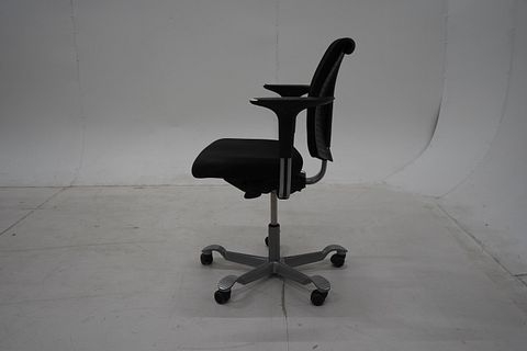 Image 3/9
