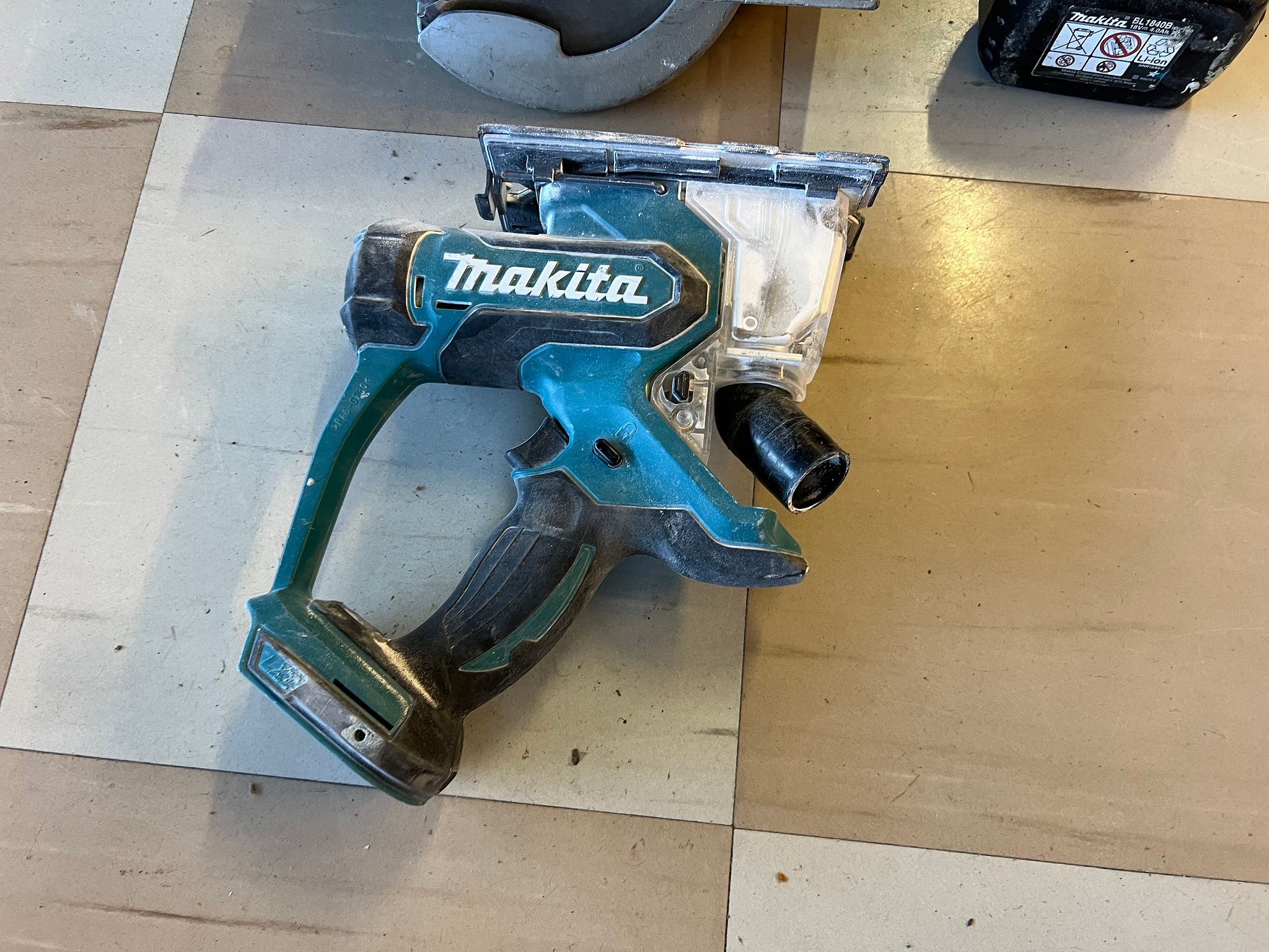 Image 2/15