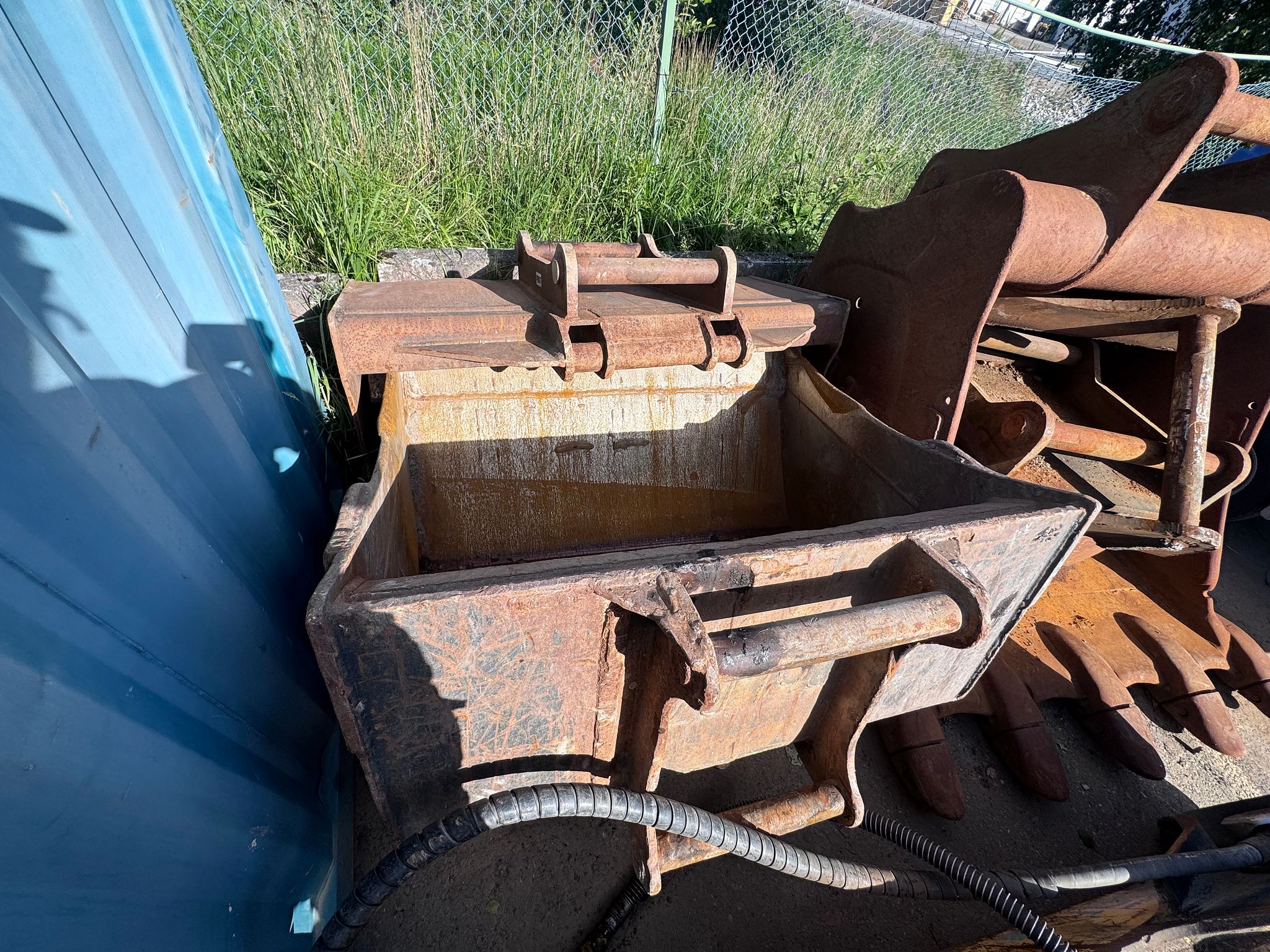 Image 3/8