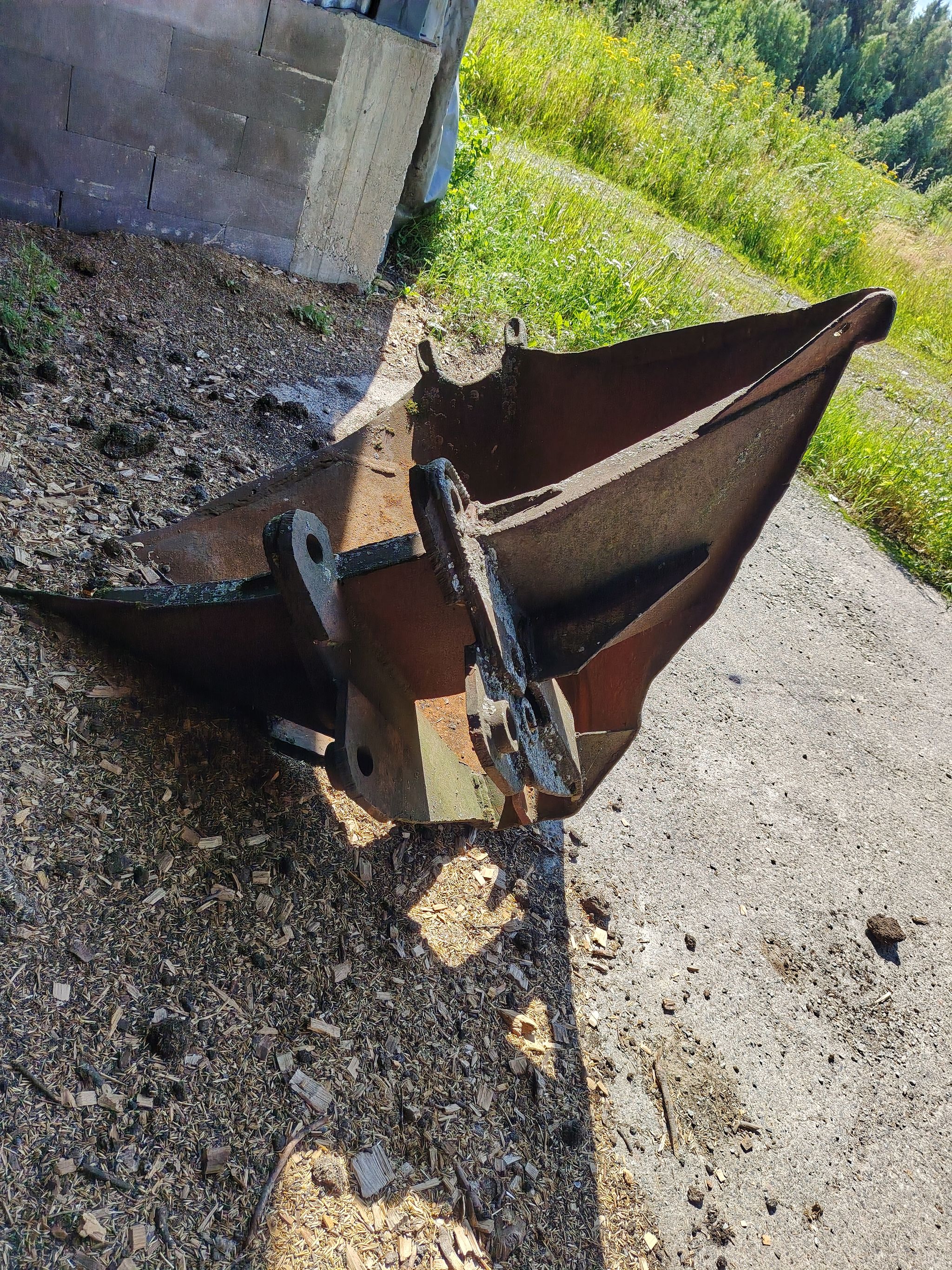 Image 2/4