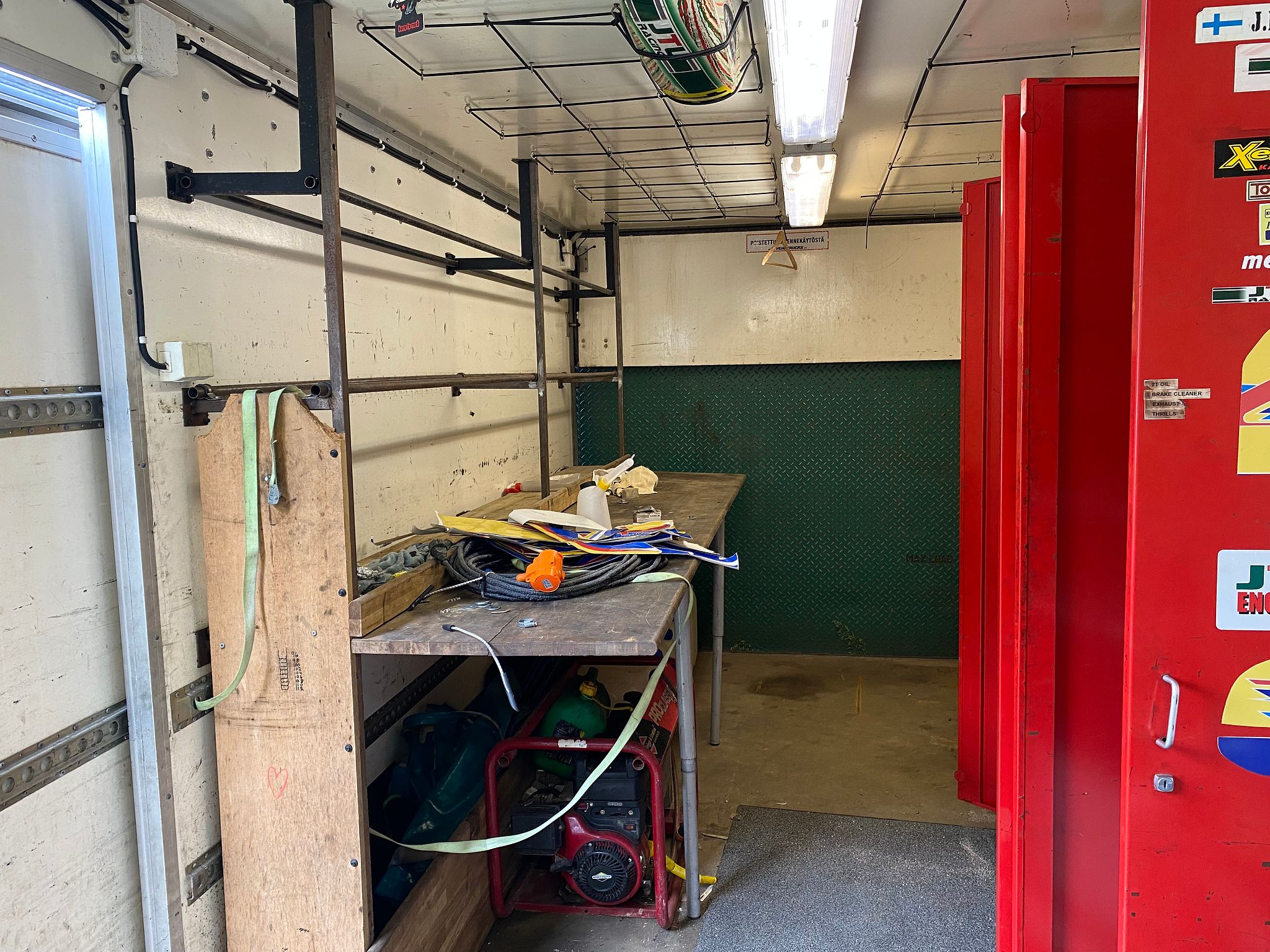 Image 6/12