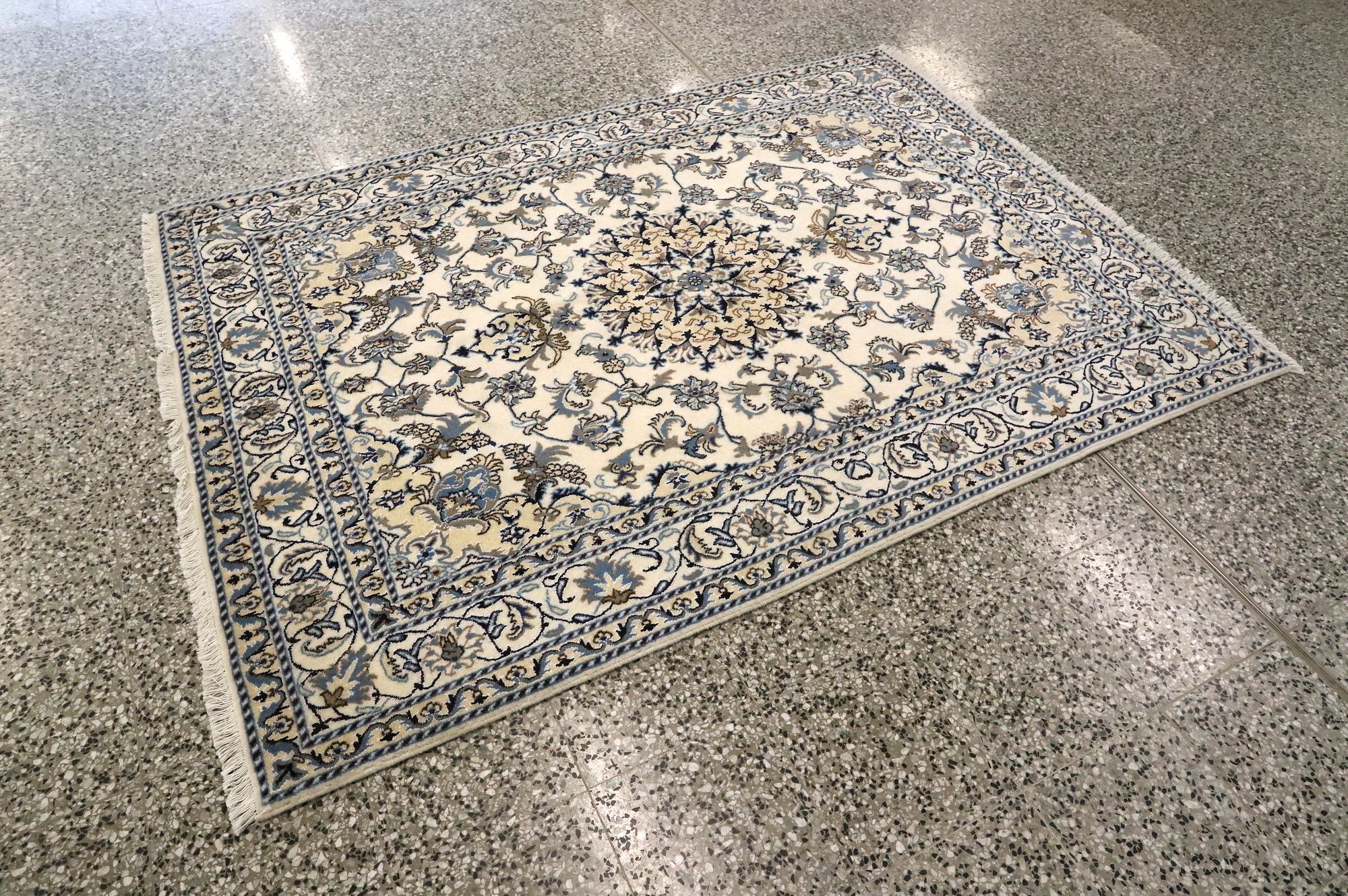 Image 6/19
