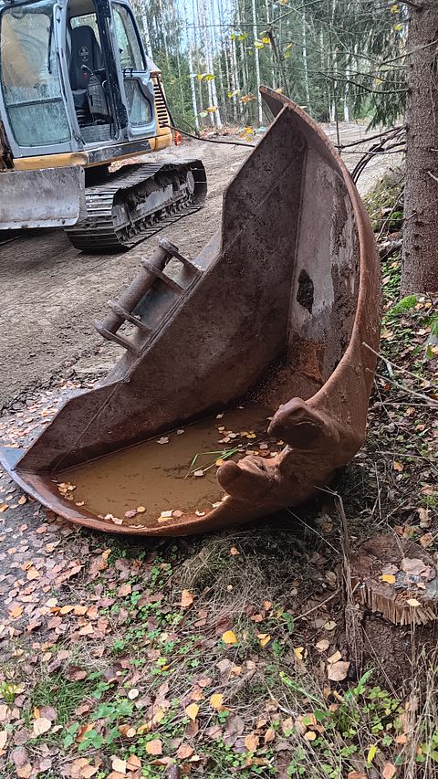 Image 1/2
