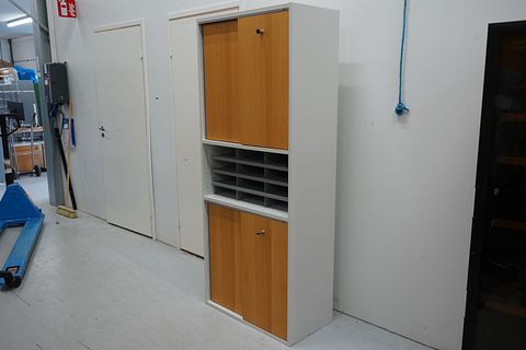 Image 1/8