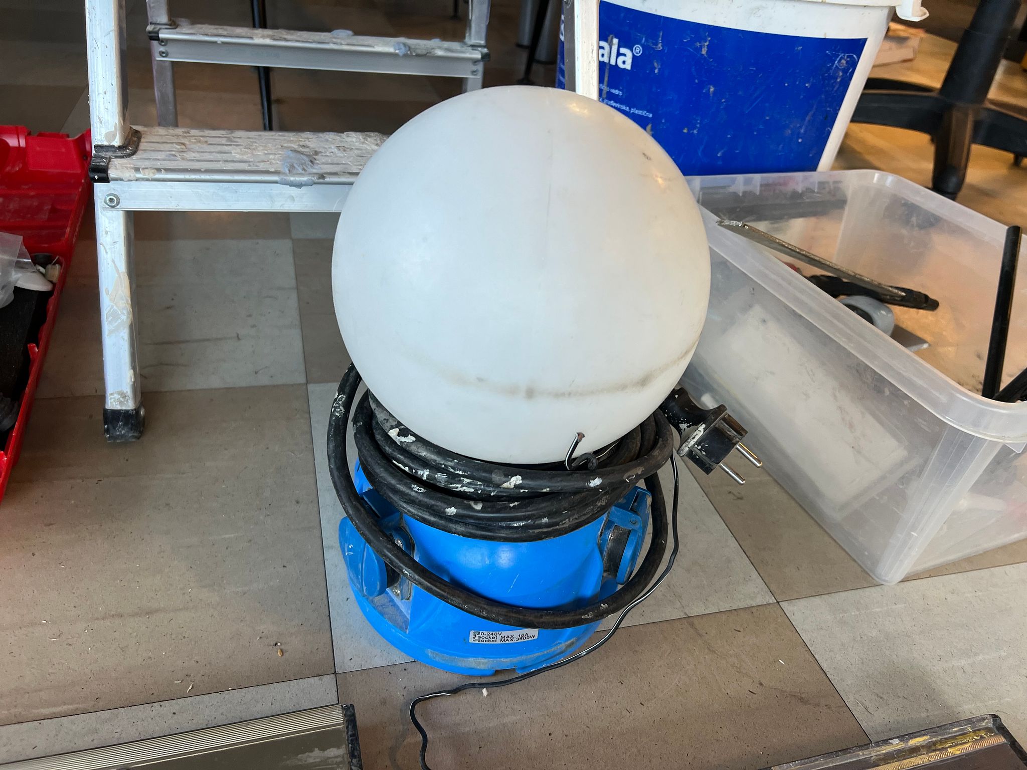 Image 4/9