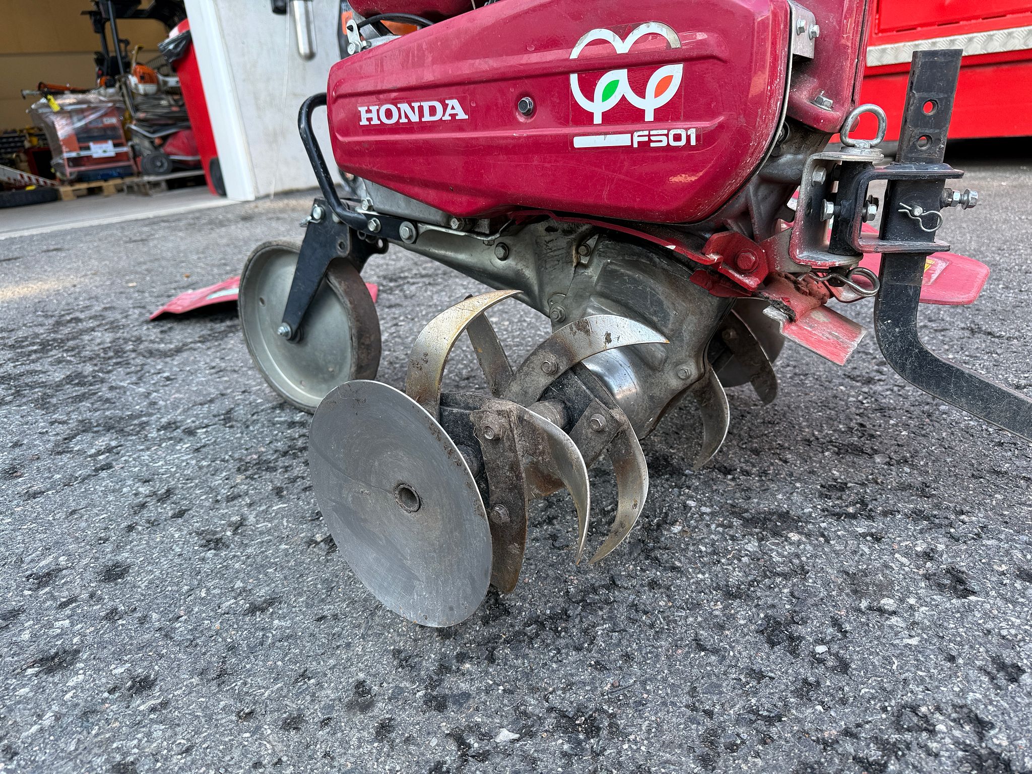 Image 3/8