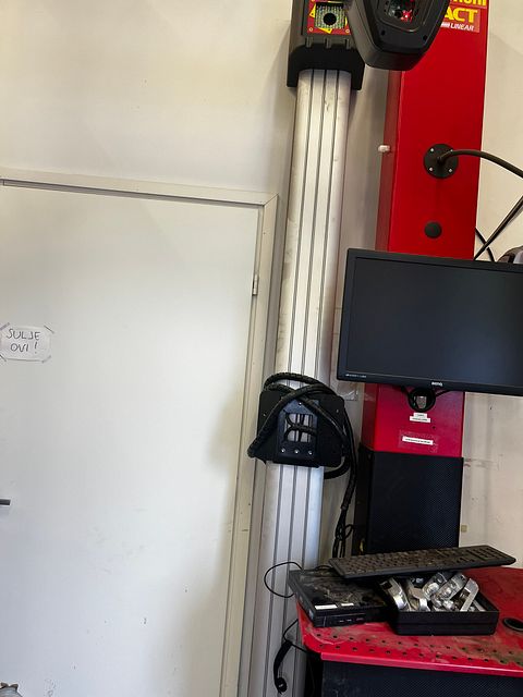 Image 1/4