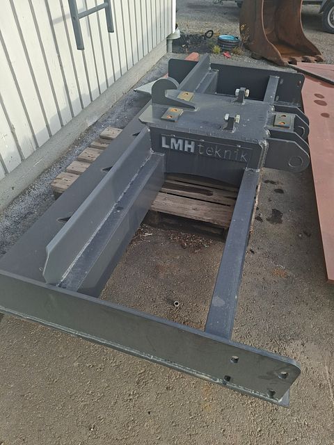 Image 2/5