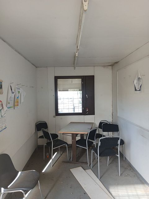 Image 3/6