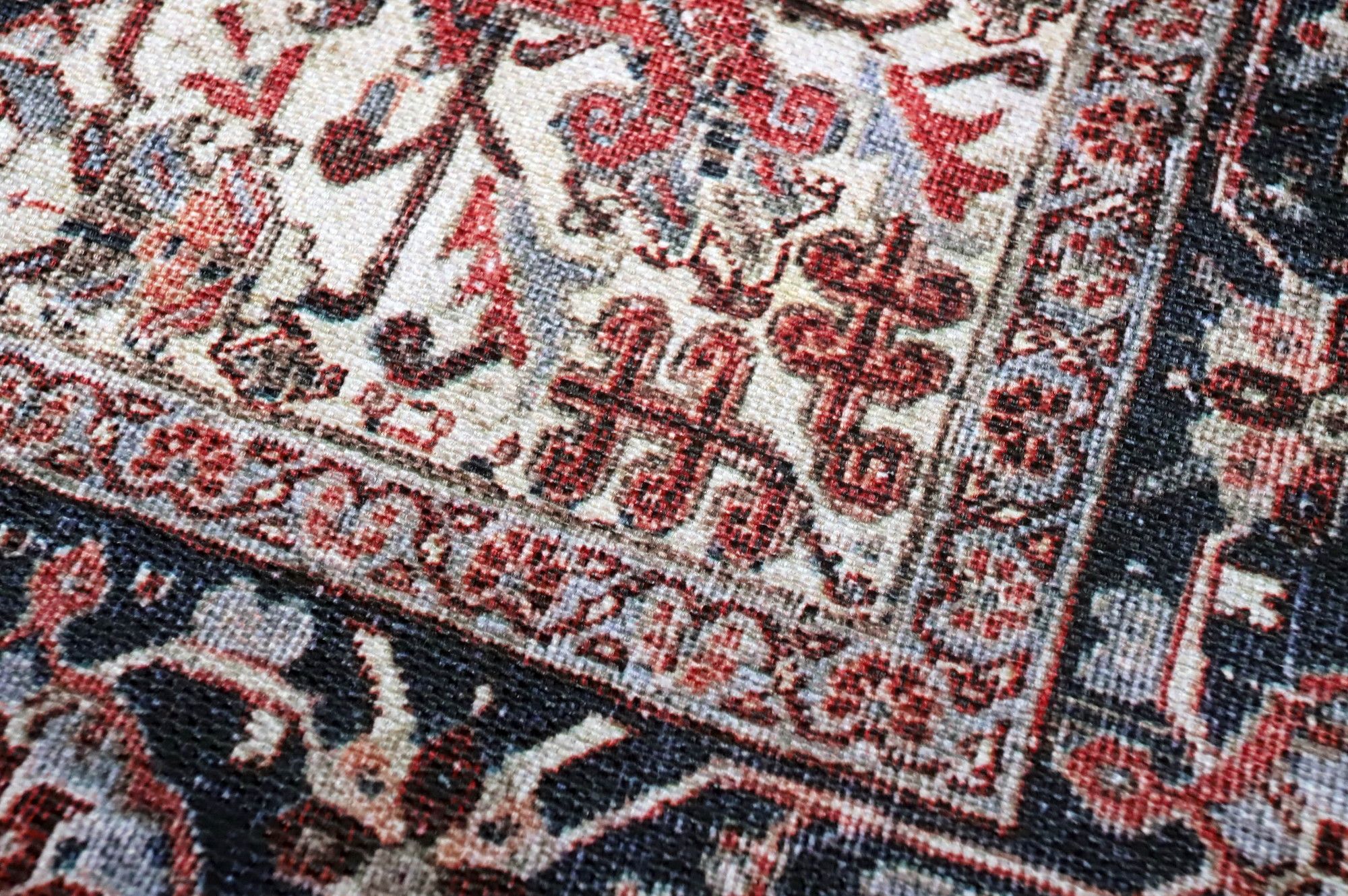 Image 4/8