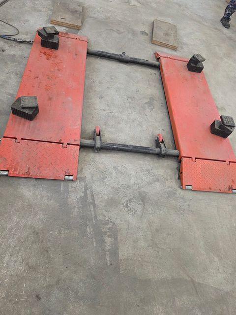 Image 2/4