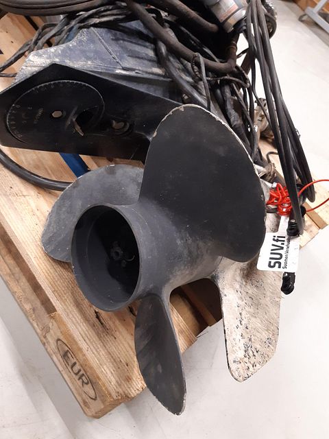 Image 4/6