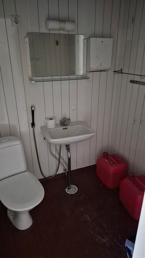 Image 4/9