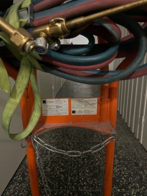 Image 2/4