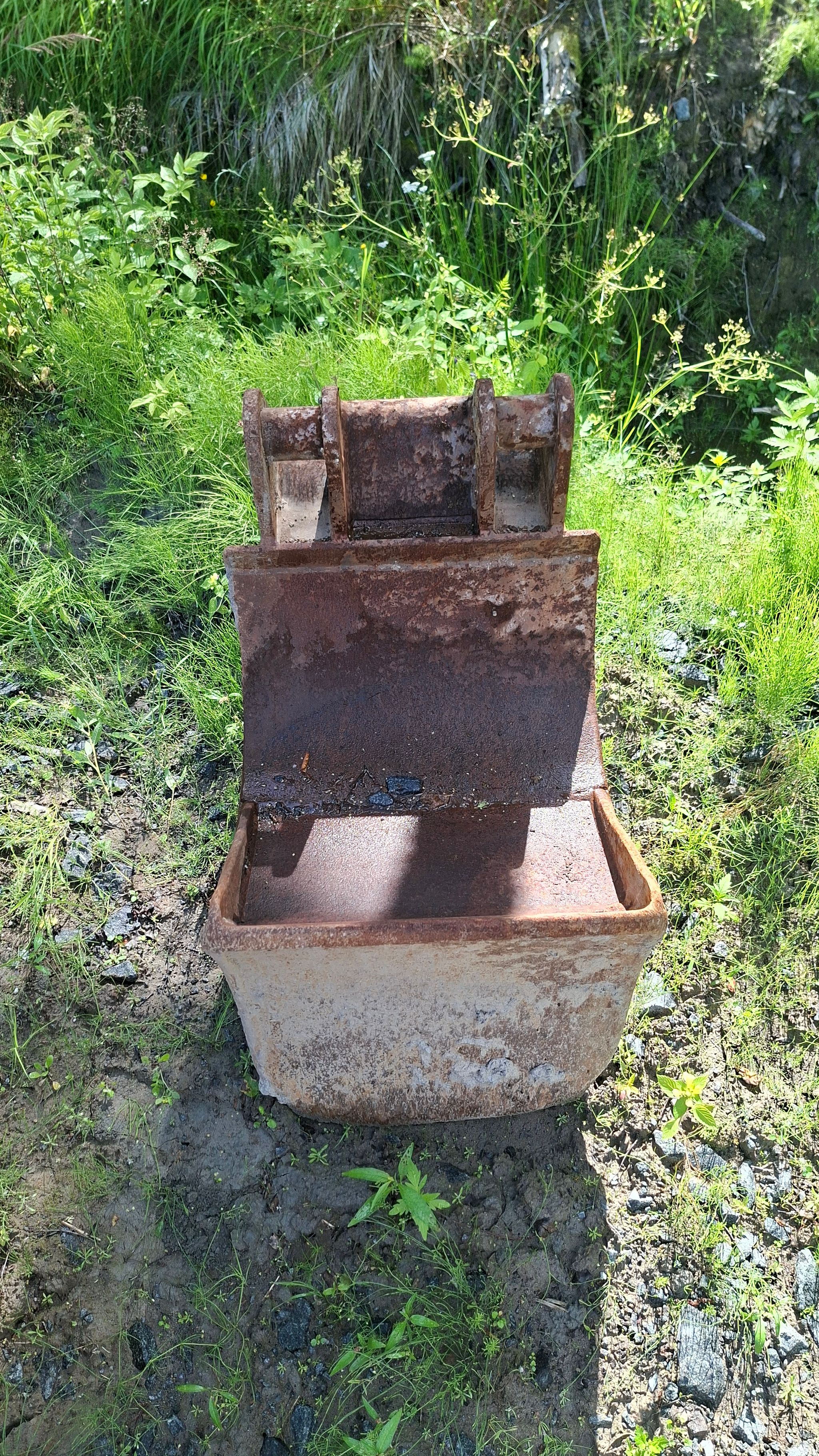 Image 1/2