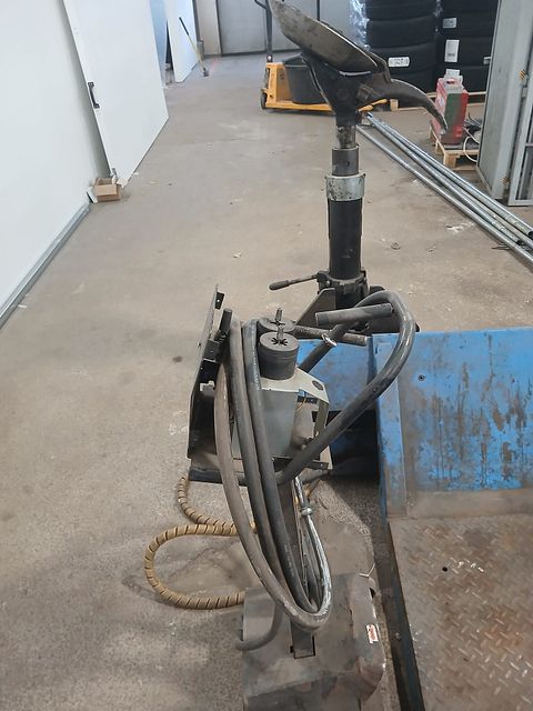Image 4/9