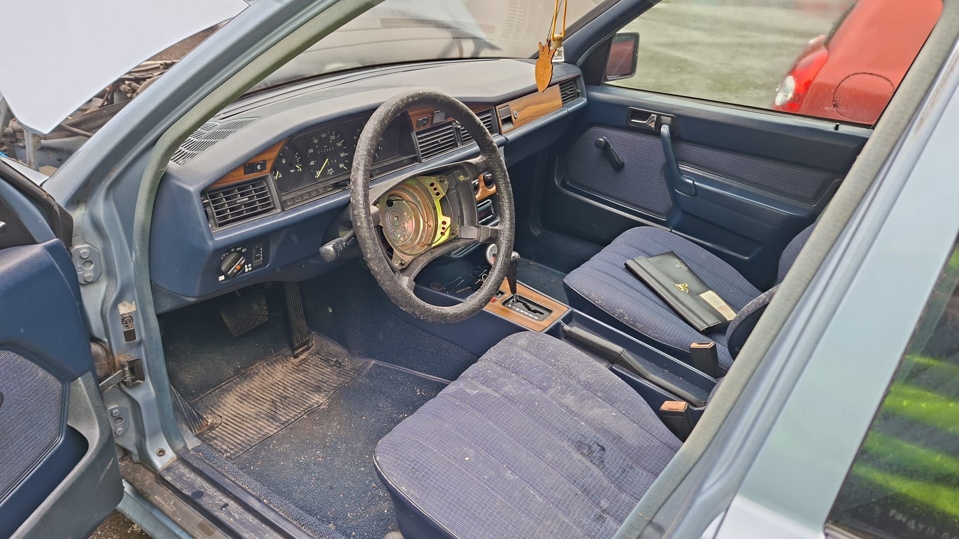 Image 10/17