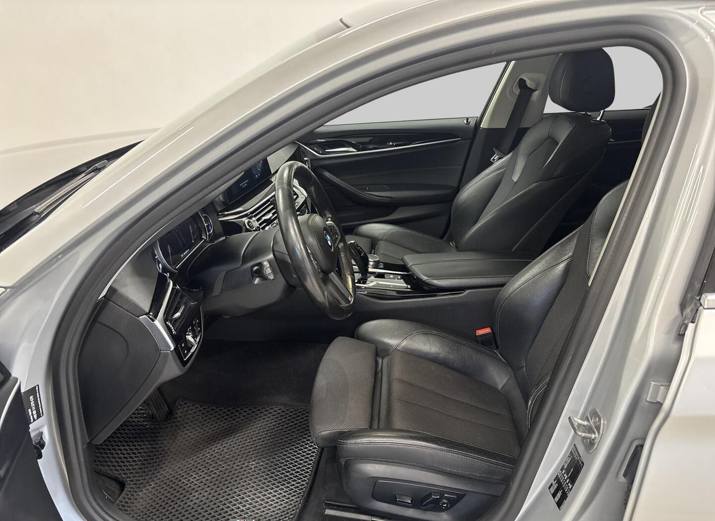 Image 11/25