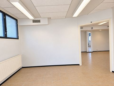 Image 7/10