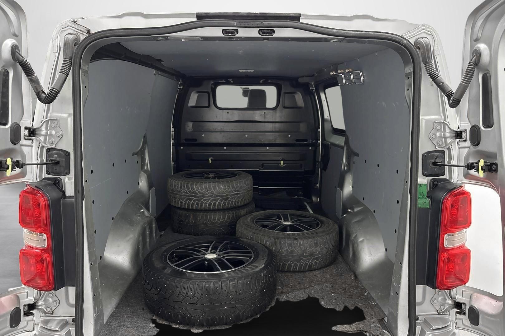 Image 11/32