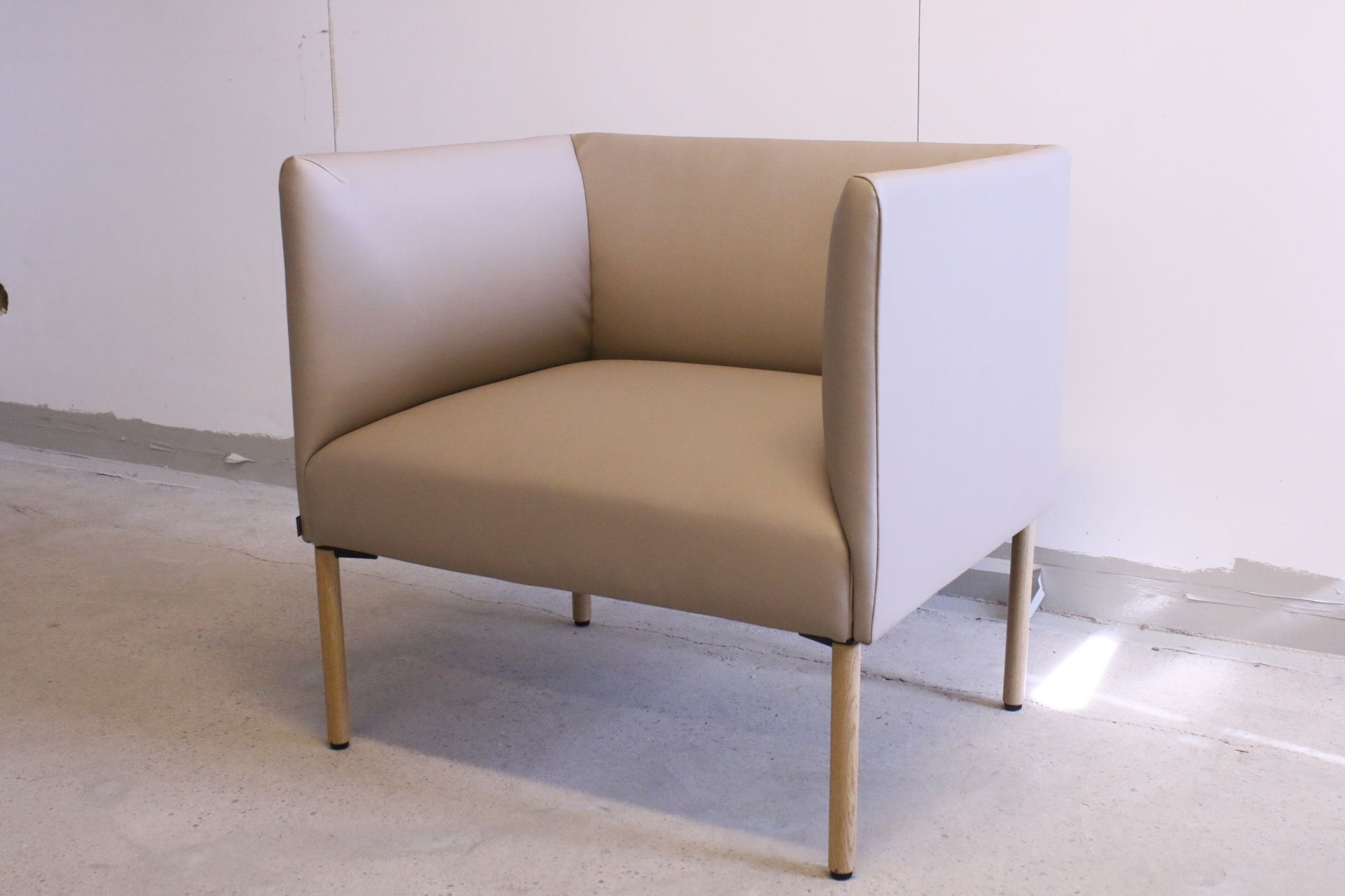 Image 3/6