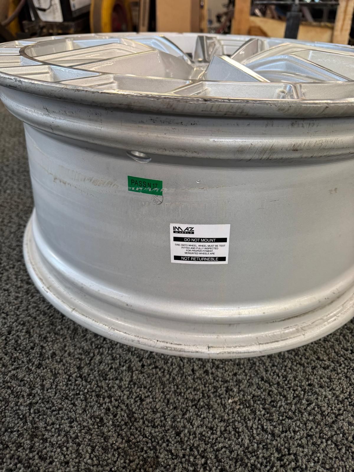 Image 1/7