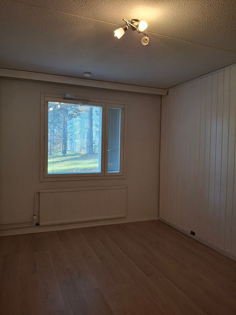 Image 7/19