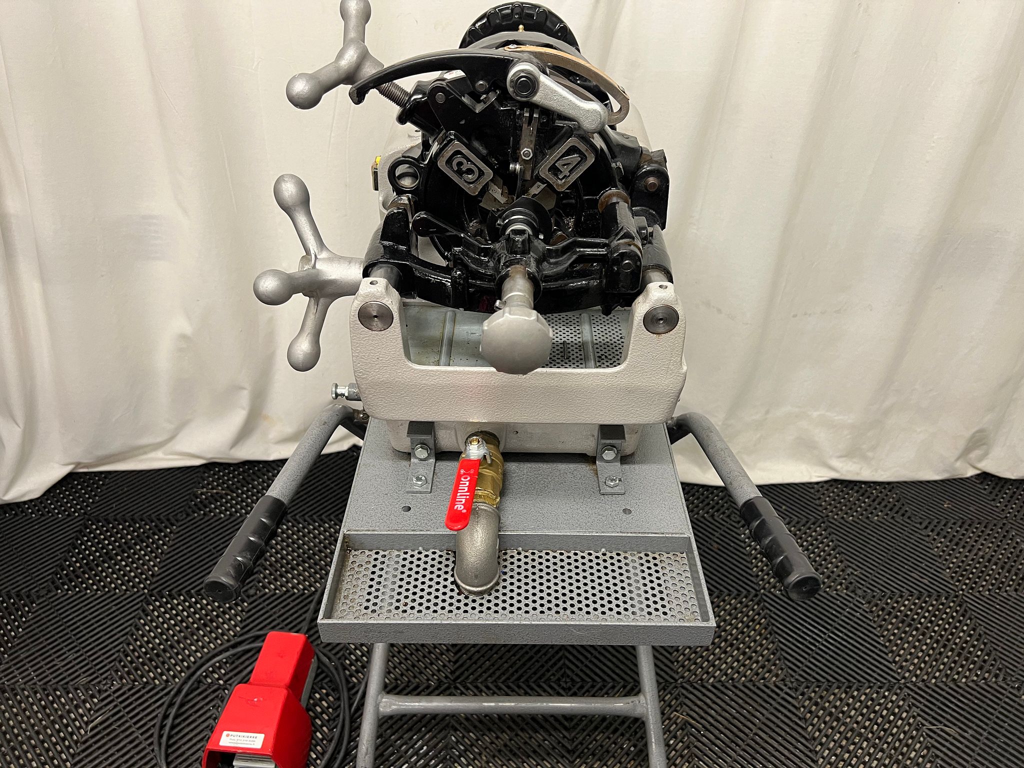 Image 3/8