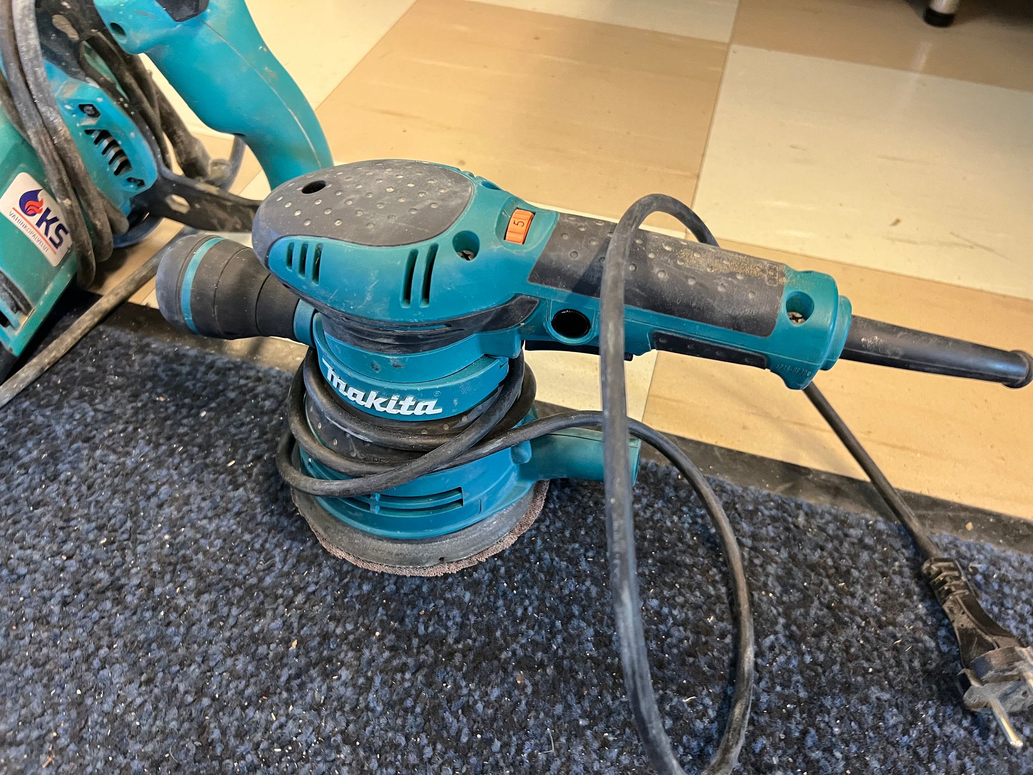 Image 13/23