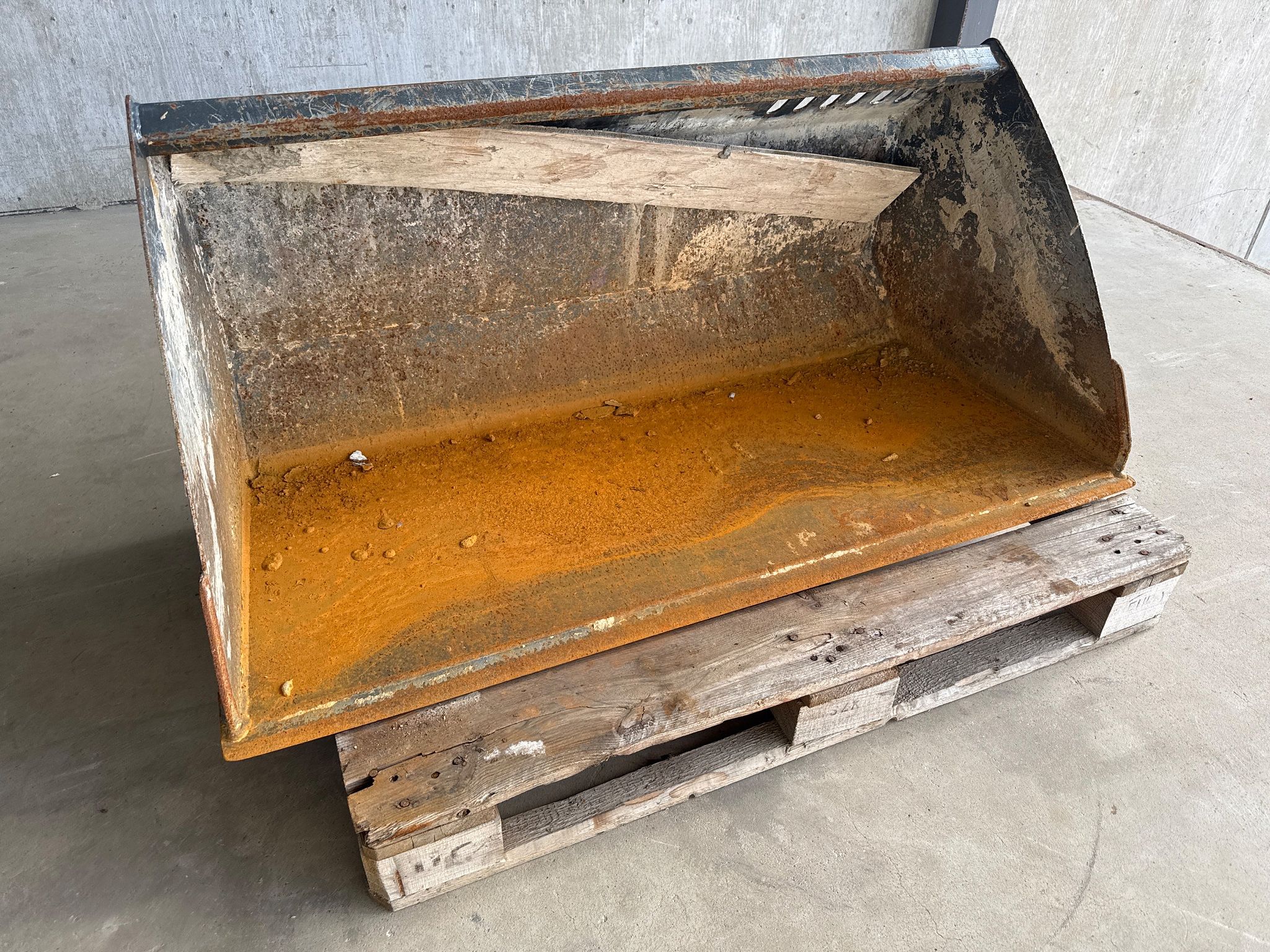 Image 2/8