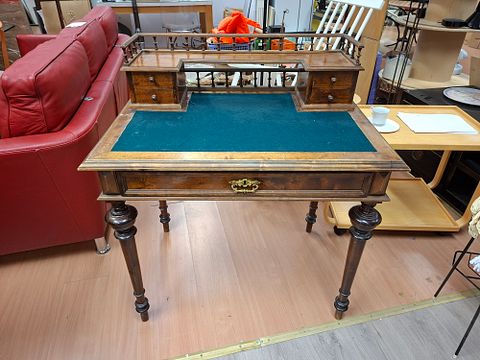 Image 1/12