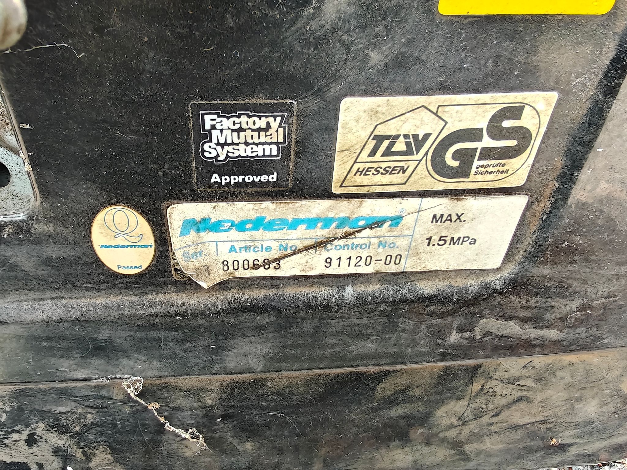 Image 4/6