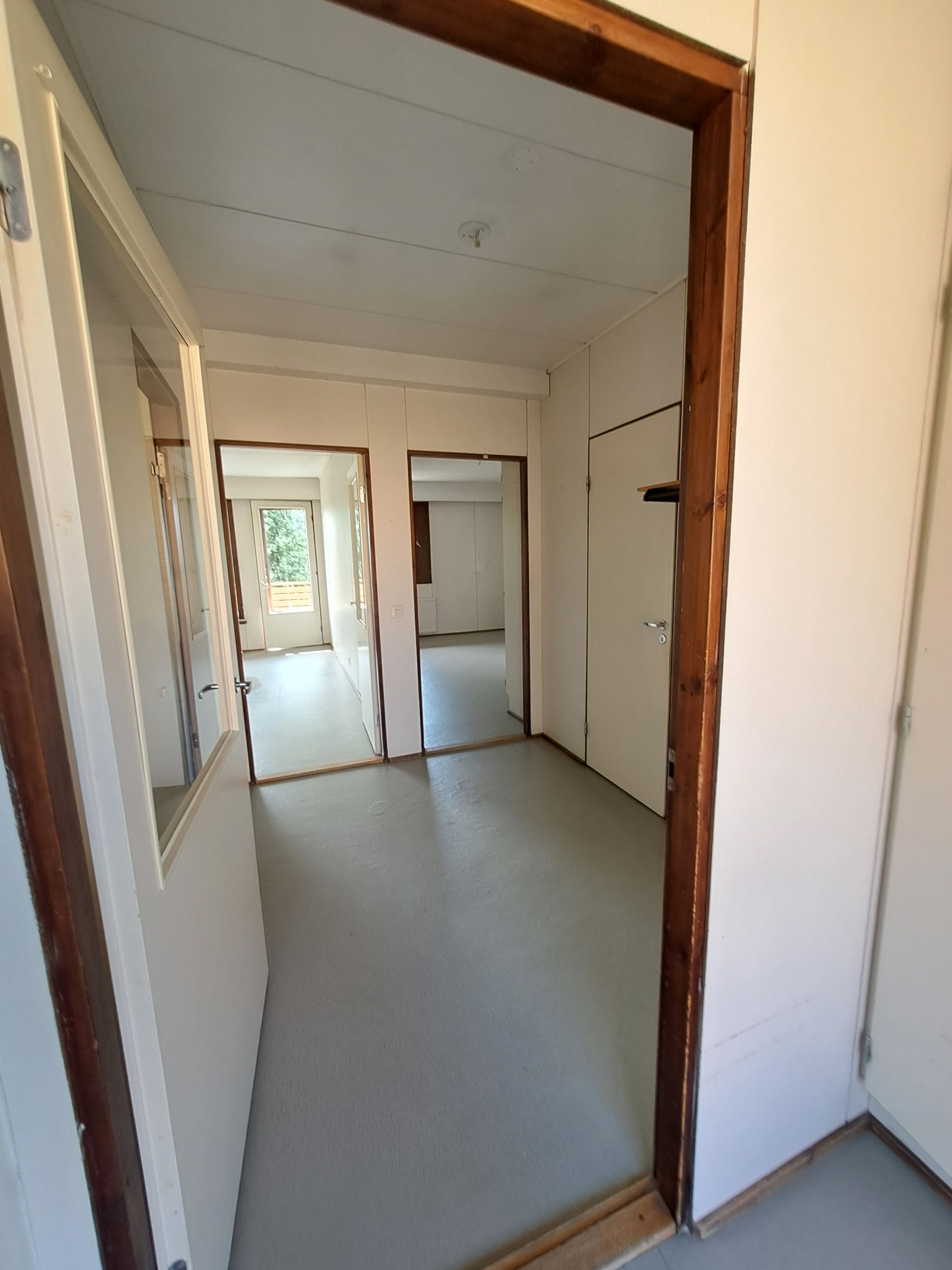 Image 17/68