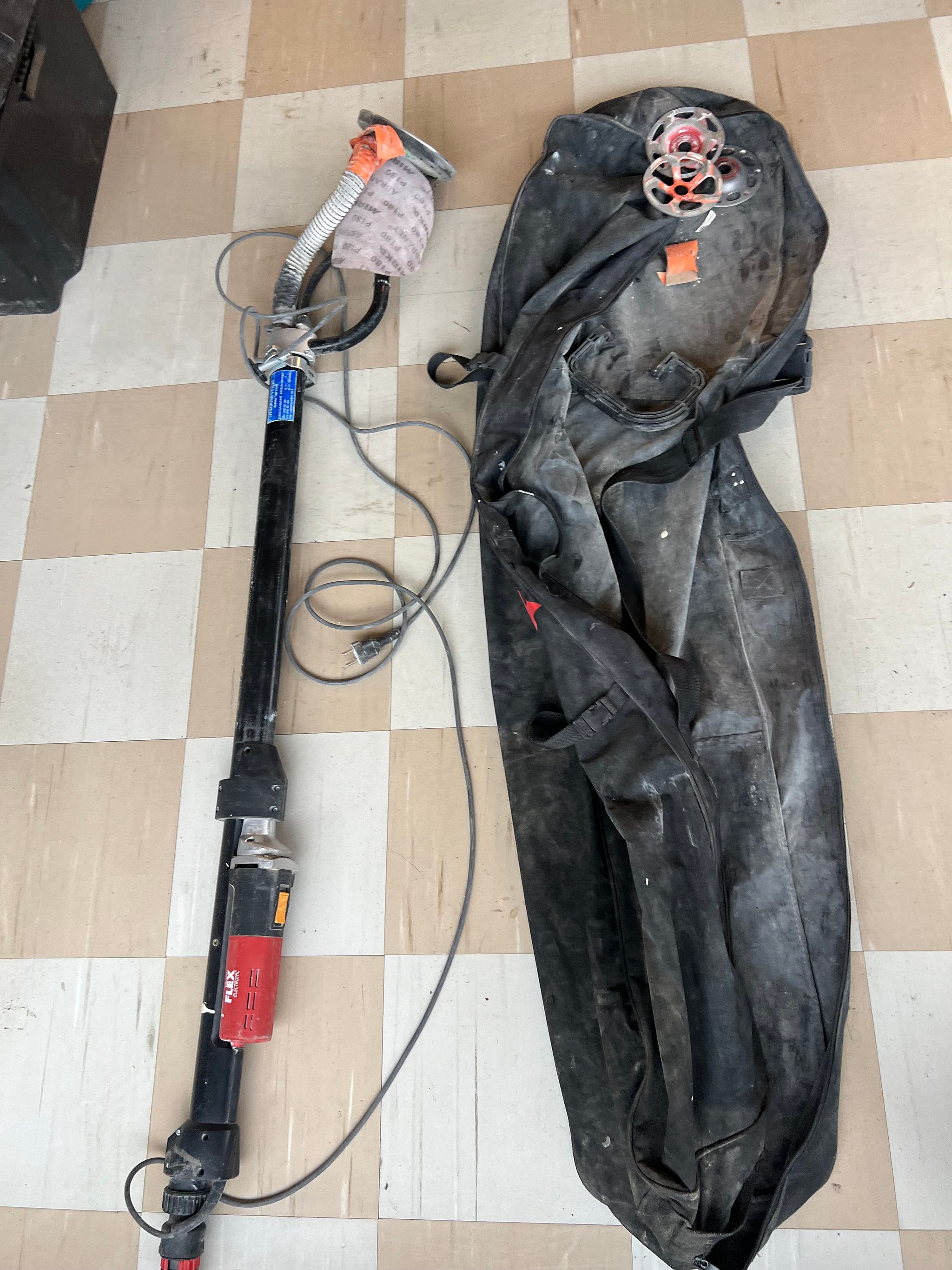 Image 1/15
