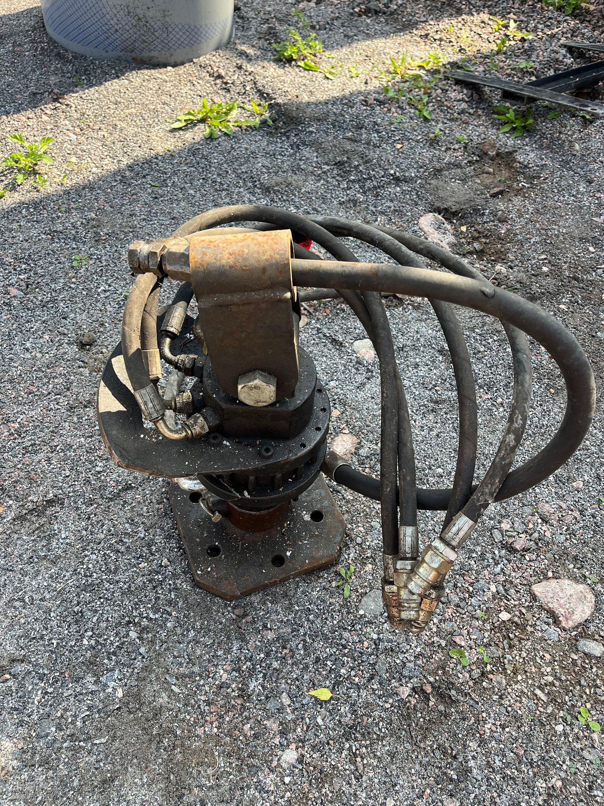 Image 1/4