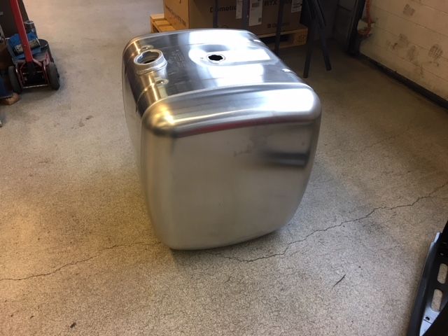 Image 2/4