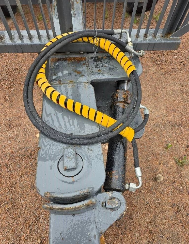 Image 8/8