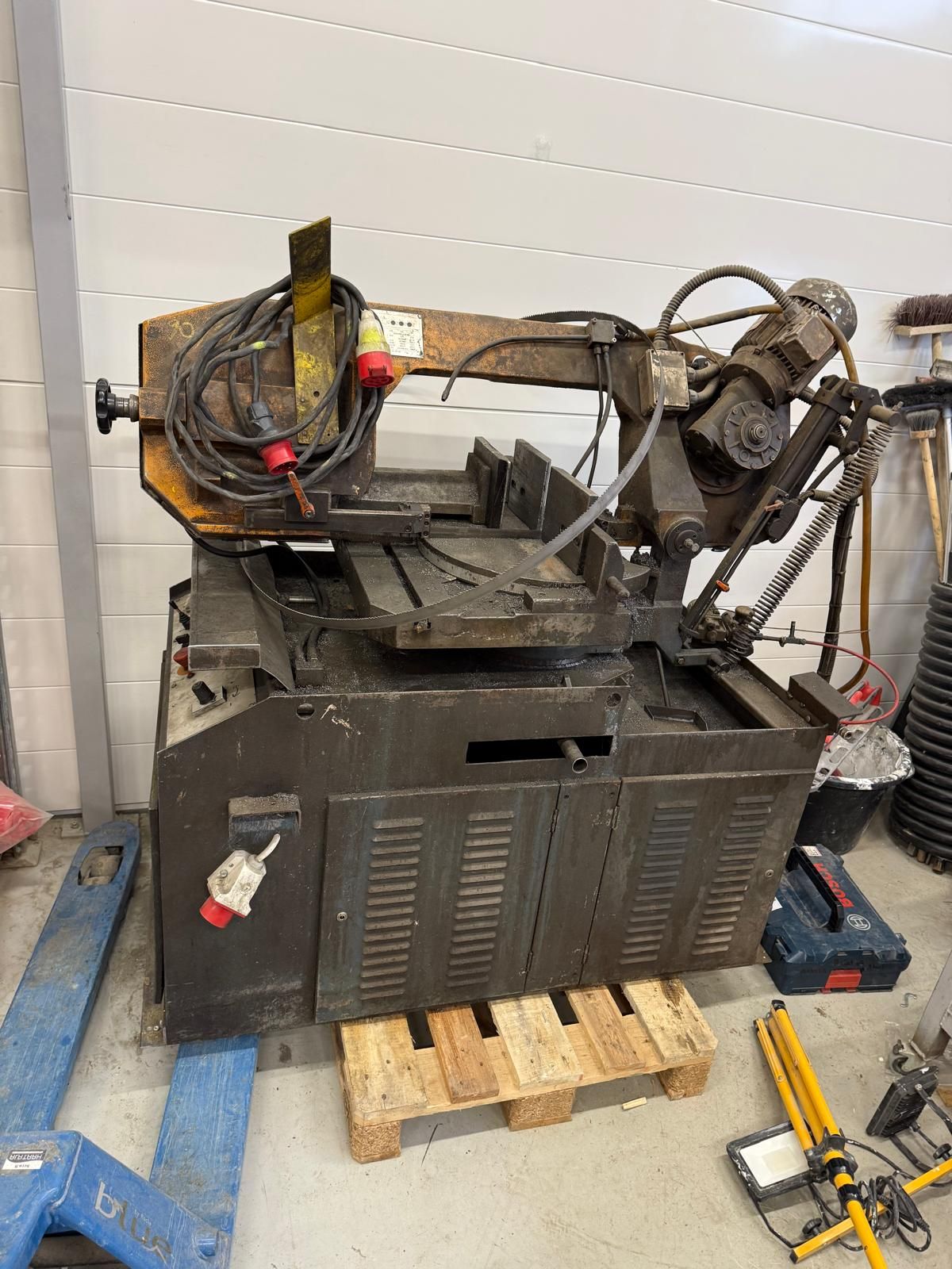 Image 1/4