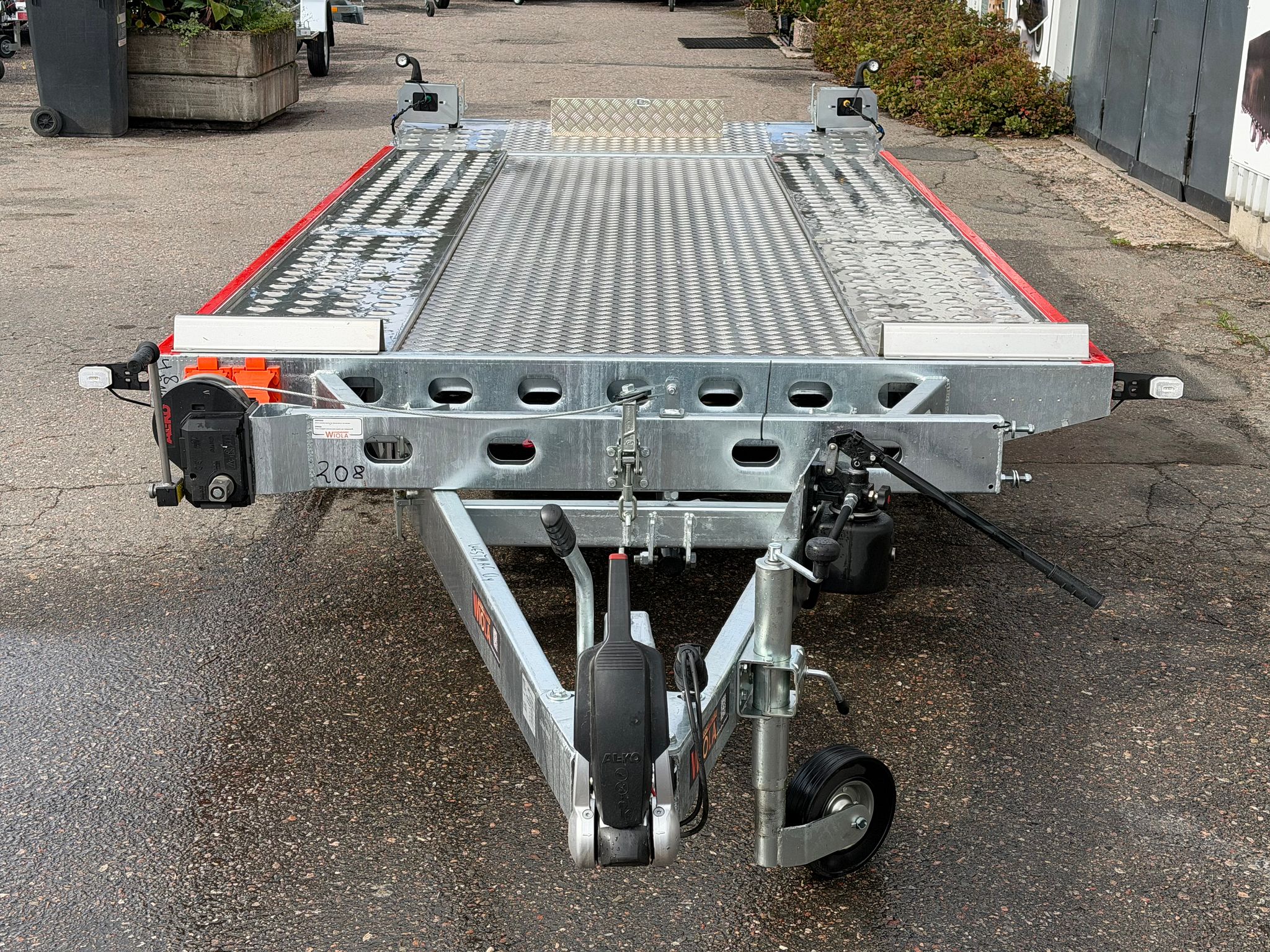 Image 6/9